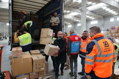 Fransa'da yaşayan gurbetçilerin topladığı yardım malzemeleri Kahramanmaraş'a ulaştı