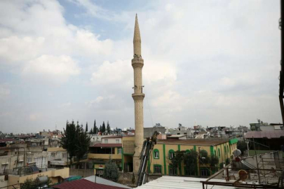 Adana'da depremde hasar gören minareler kontrollü şekilde yıkılıyor