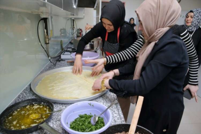 Çorum Belediyesinden Elbistan'daki "Yeniden Hayat Lokantası"na baklava-börek desteği