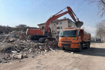 Elbistan'da hayatın normale dönmesi için çalışmalar tüm hızıyla sürüyor