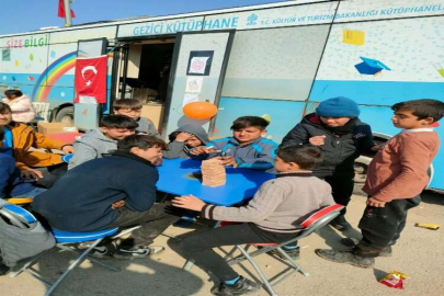 Gezici Kütüphane Otobüsü, Elbistan'da çocuklara hizmet veriyor