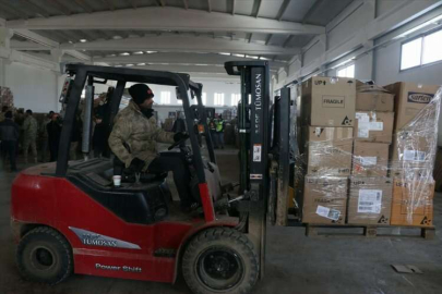 Terörle mücadeleye destek veren güvenlik korucuları depremzedelerin yardımına koştu