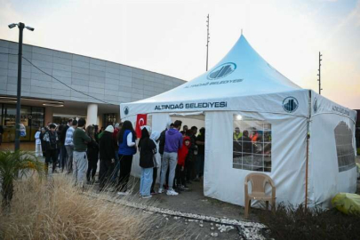 Altındağ Belediyesi depremden etkilenen Arsuz'da günlük 2 bin kişiye yemek veriyor