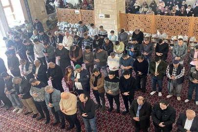 Deprem felaketinin yaşandığı Adana, Hatay ve Osmaniye'de cuma namazı kılındı