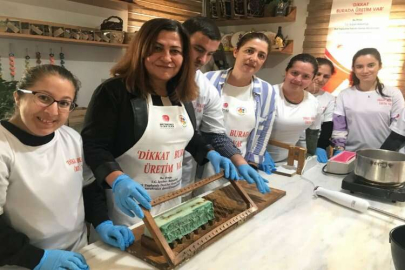 Özel çocuklar depremzede çocukların yüzünü güldürmek için üretiyor