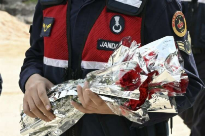 Kahramanmaraş'ta kadın astsubaylardan depremzede kadınlara 8 Mart sürprizi