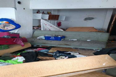 Mersin'de 10 katlı apartmandaki daireden 3 kamyon çöp çıktı