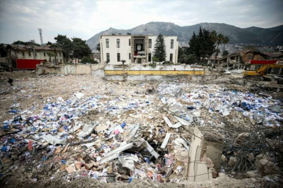 Hatay Büyükşehir Belediyesi enkazında "evrak nöbeti"