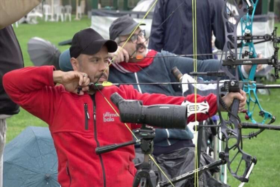 Para Okçuluk Federasyon Kupası yarışması, Antalya'da yağmur altında başladı