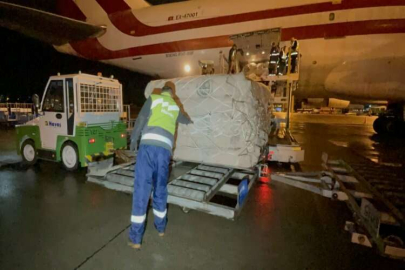 Pakistan'dan deprem bölgesine çadır taşıyan dördüncü uçak Adana'ya ulaştı