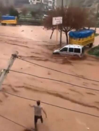 ŞANLIURFAYI DEPREMDEN SONRA SEL VURDU