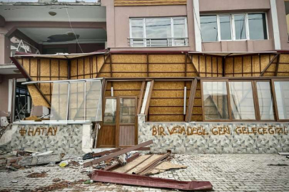 Depremzedelerin Hatay sevgisi duvar yazılarında