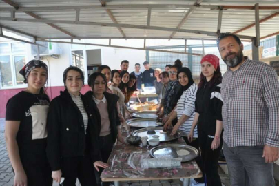 Kumluca'da okullarda depremzedeler için kermes düzenlendi