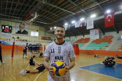 Fenerbahçe'ye transfer olan depremzede voleybolcu, yeni kulübüne şükran duyuyor