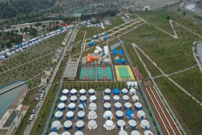 Kahramanmaraşlı depremzede öğrenciler çadır sınıflarda eğitimden geri kalmıyor