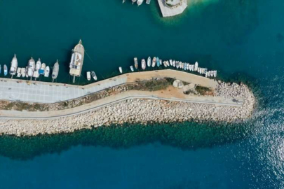 Kaş'taki Kalkan Balıkçı Barınağı'nın zemini yenilendi