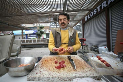 Antakyalı seyyar kebapçı 40 yıllık ekmek teknesiyle hizmete başladı