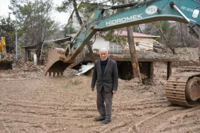 Bir evi depremde diğer evi selde zarar gördü