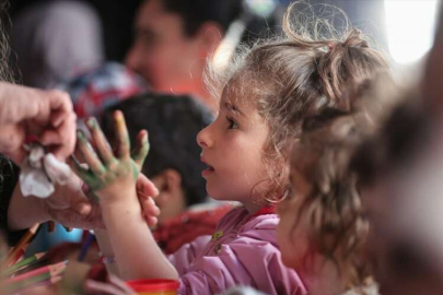 Hatay'da depremzede çocuklar çadır kentteki oyun alanlarında vakit geçiriyor