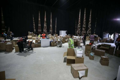 Türkiye'nin dört bir yanından gelen gönüllüler Hataylı depremzedeleri yalnız bırakmıyor