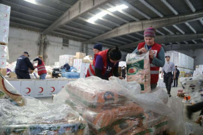 ABD'li gönüllüler afetzedelerin yaralarını sarmak için Kahramanmaraş'ta