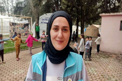 Elazığ depremini yaşayan sosyolog ve ekibi, Kahramanmaraş'ta afetzede çocukların yüzünü güldürüyor
