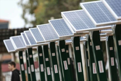 Hatay'da depremzedeler, şarj ve ışıklandırmada "enerji bank"larından yararlanacak