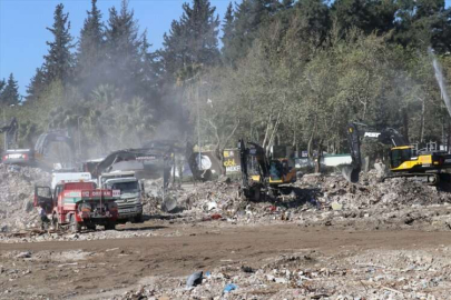 Hatay'da enkaz kaldırma ve yıkım çalışmaları 17 mahallede sürüyor