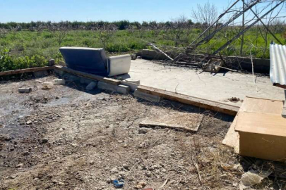 Mersin'de konteyner ev çaldığı öne sürülen 3 kişi yakalandı