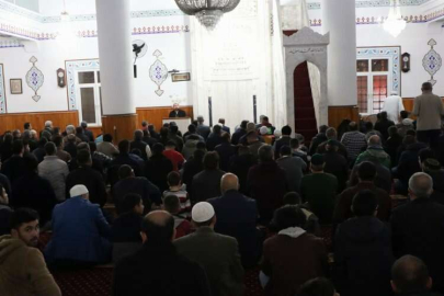 Depremlerden etkilenen Adana, Hatay ve Osmaniye'de ilk teravih kılındı