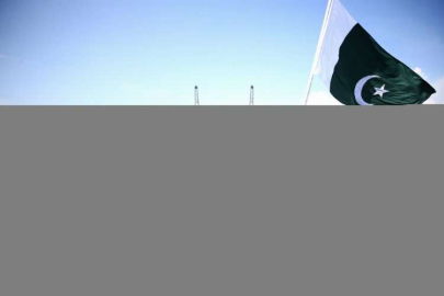 Pakistan'dan yardım malzemesi taşıyan ikinci askeri gemi Mersin Limanı'na geldi