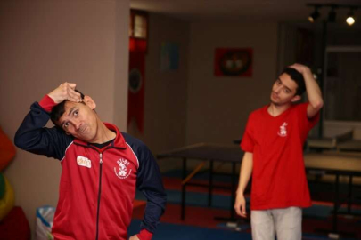 Rakip kulüp, antrenman salonunun kapılarını depremzede özel sporculara açtı