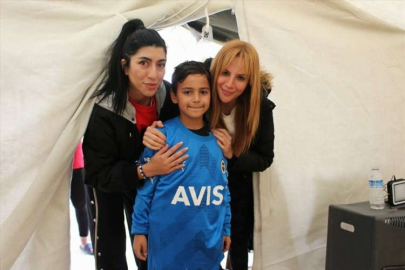 Depremzede Efe, hayranı olduğu Altay Bayındır'ın imzaladığı formaya kavuştu