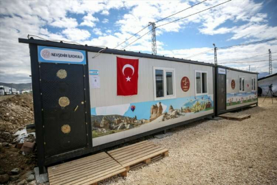 Eğitim öğretimin başlamadığı ilçede ders zili "konteyner ilkokul"da çalıyor