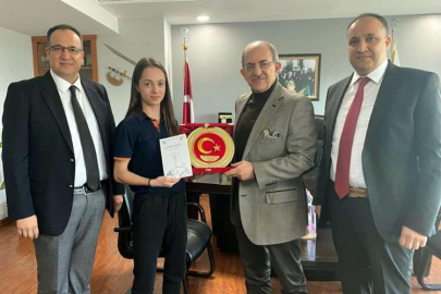 Kemal Tekden’den Avrupa Şampiyonu öğrencisine plaket