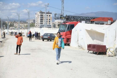 Hataylı 13 yaşındaki Vecihe depremin acısını günlüğüne işliyor