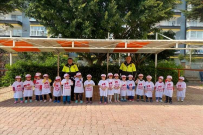 Mersin'de anaokulu öğrencilerine trafik eğitimi verildi