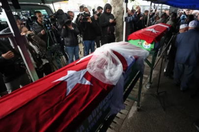 Adana'da üzerine kaya düşen otomobilde ölen 4 öğretmenden 2'si daha defnedildi