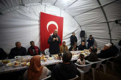 Bakan Soylu, Kahramanmaraş'ta depremzedelerle iftarda buluştu: