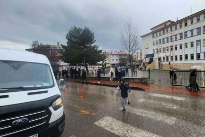 Antalya’da ilköğretim okulunda yangın: Öğrenciler tahliye edildi