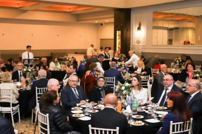 Bandırma Belediyesi muhtarlar ve esnaf odalarına iftar verdi.