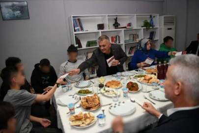 Vali Yazıcı, devlet koruması altındaki çocuklarla iftarda buluştu