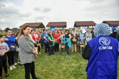 Adana Büyükşehir Belediyesi ve IOM İşbirliğinde Çilek Hasadı Etkinliği gerçekleştirildi