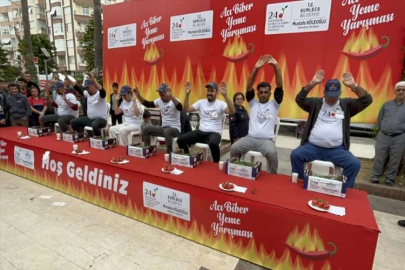 Antalya'daki 24. Tarım ve Seracılık Festivali'nde acı biber yeme yarışması düzenlendi