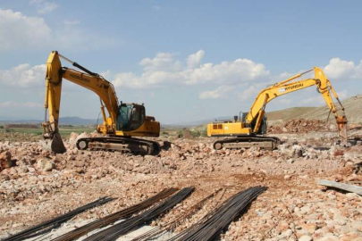 Kırıkhan'da 19 mahallede köy evlerinin yapımı sürüyor