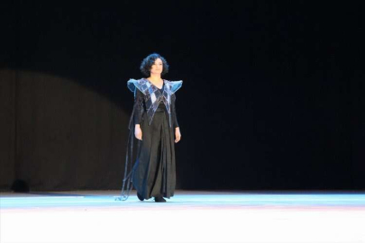 Uluslararası Denizli Cam Bienali'nde cam eserler defileyle sergilendi