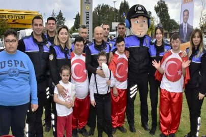 Engelli çocukları mutlu ettiler