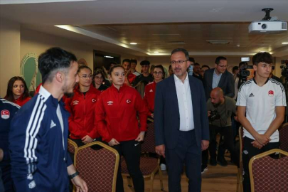 İZMİR - Bakan Kasapoğlu "Şampiyonlar Buluşması"nda konuştu