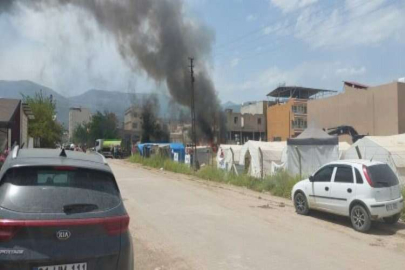 Hatay’da çadırda çıkan yangın araçlara da sıçradı