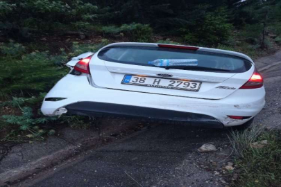 Burdur'da üç otomobilin karıştığı kazada 1 kişi öldü, 4 kişi yaralandı